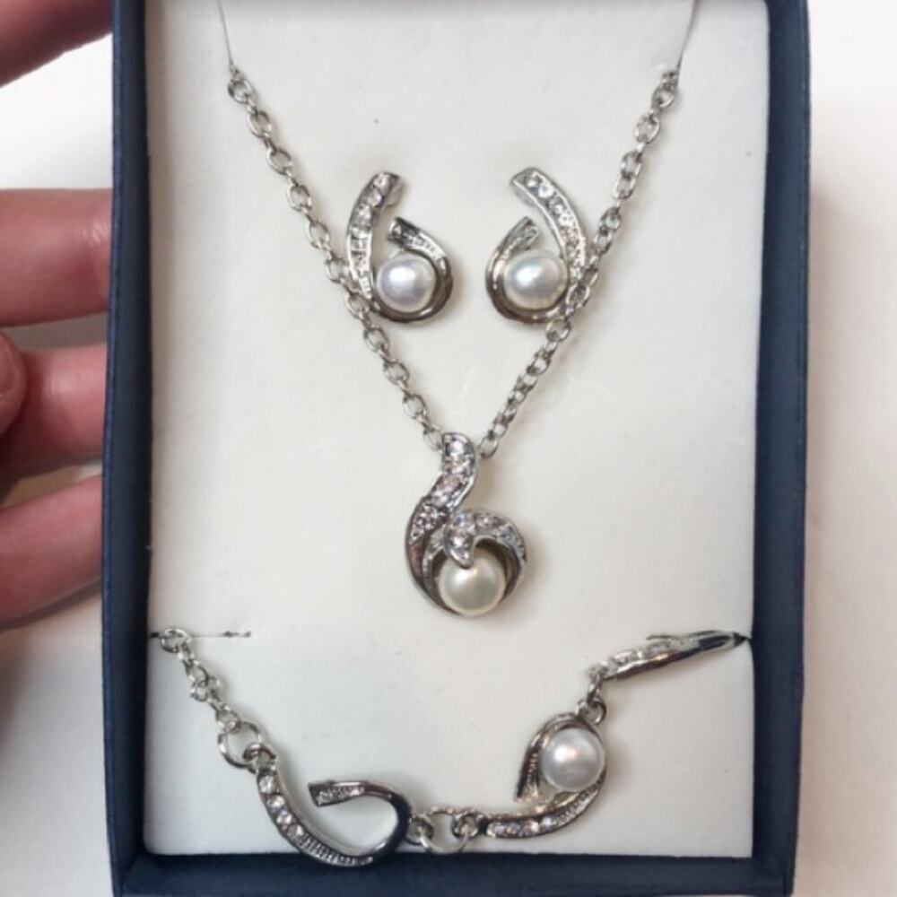 New silver necklace earring and bracelet set